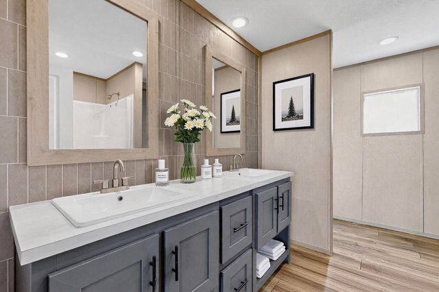 53 Airport Drive Street, Los Lunas, NM 87031