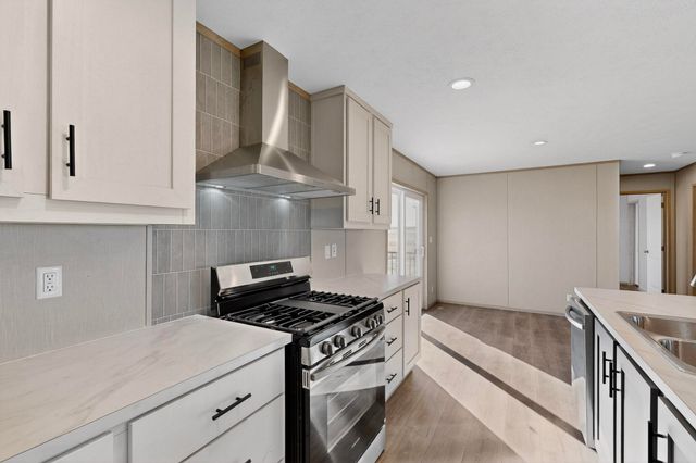 53 Airport Drive Street, Los Lunas, NM 87031