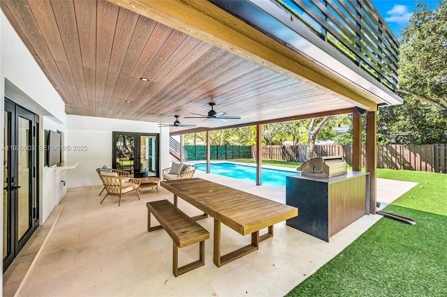 11340 SW 74th Ct, Pinecrest, FL 33156