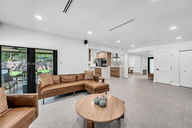 11340 SW 74th Ct, Pinecrest, FL 33156