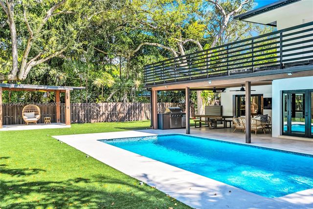 11340 SW 74th Ct, Pinecrest, FL 33156