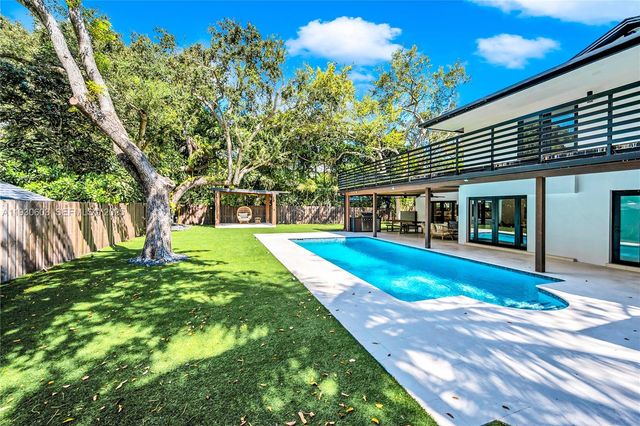 11340 SW 74th Ct, Pinecrest, FL 33156