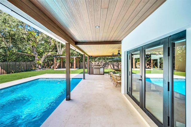 11340 SW 74th Ct, Pinecrest, FL 33156