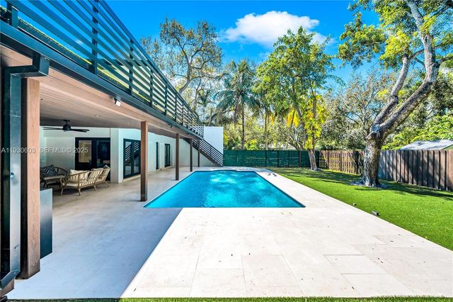 11340 SW 74th Ct, Pinecrest, FL 33156