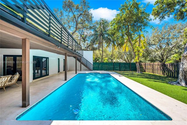 11340 SW 74th Ct, Pinecrest, FL 33156