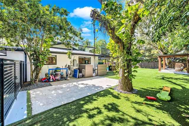 11340 SW 74th Ct, Pinecrest, FL 33156