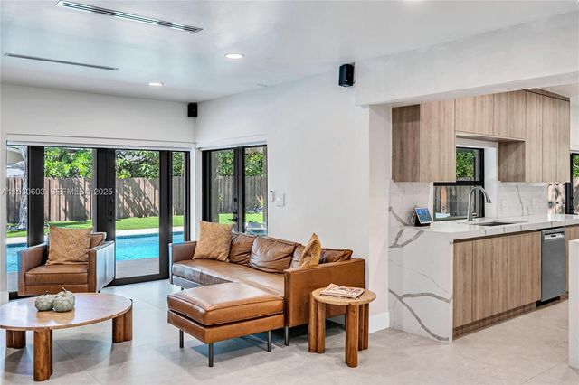 11340 SW 74th Ct, Pinecrest, FL 33156