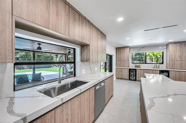 11340 SW 74th Ct, Pinecrest, FL 33156