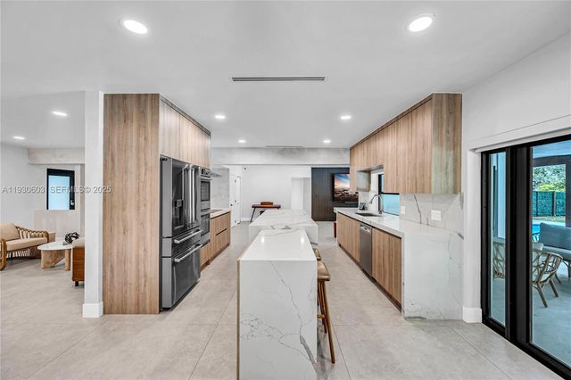 11340 SW 74th Ct, Pinecrest, FL 33156