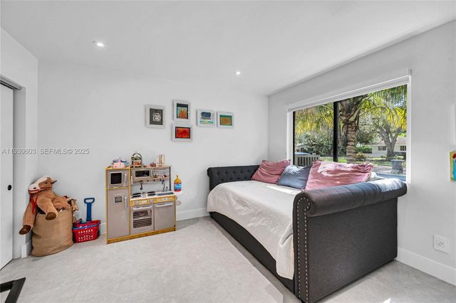 11340 SW 74th Ct, Pinecrest, FL 33156