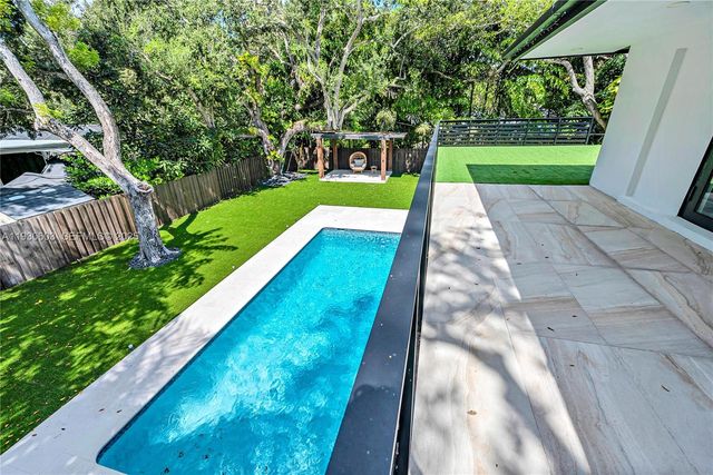 11340 SW 74th Ct, Pinecrest, FL 33156