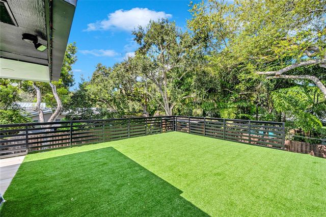 11340 SW 74th Ct, Pinecrest, FL 33156