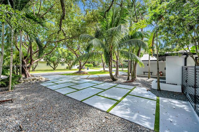 11340 SW 74th Ct, Pinecrest, FL 33156