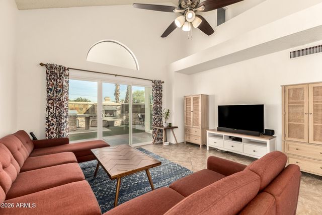 525 N REDROCK Street, Gilbert, AZ 85234