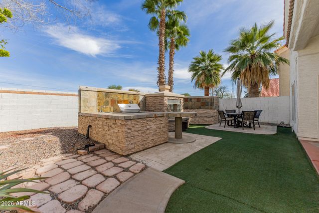 525 N REDROCK Street, Gilbert, AZ 85234