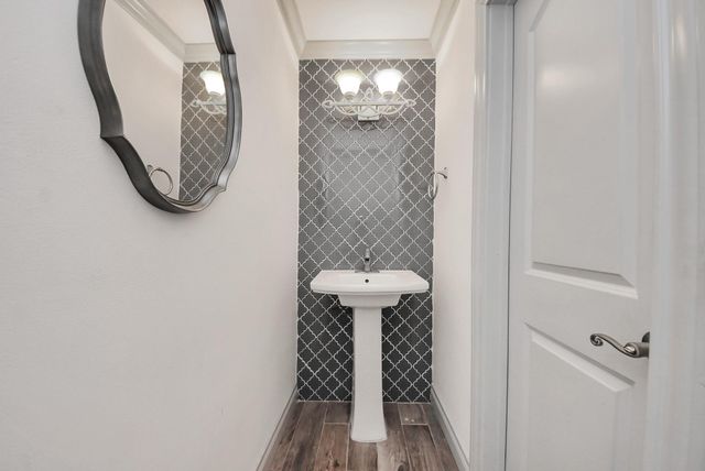 840 Threadneedle St 209, Houston, TX 77079