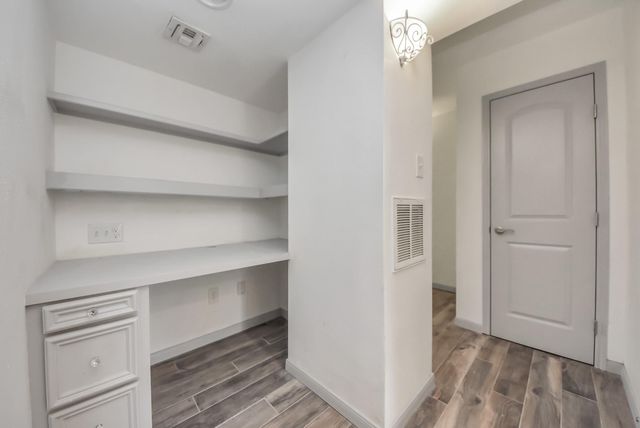 840 Threadneedle St 209, Houston, TX 77079