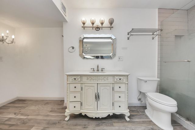 840 Threadneedle St 209, Houston, TX 77079