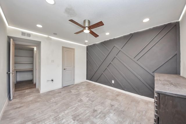 840 Threadneedle St 209, Houston, TX 77079