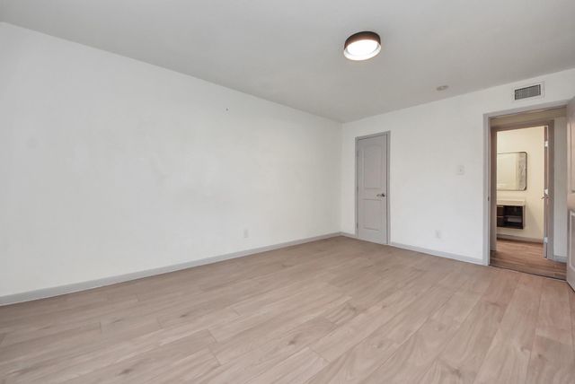 840 Threadneedle St 209, Houston, TX 77079