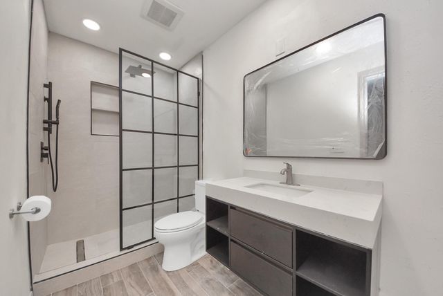 840 Threadneedle St 209, Houston, TX 77079