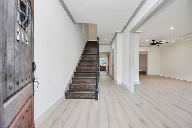 840 Threadneedle St 209, Houston, TX 77079