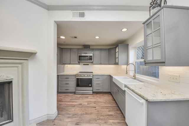 840 Threadneedle St 209, Houston, TX 77079