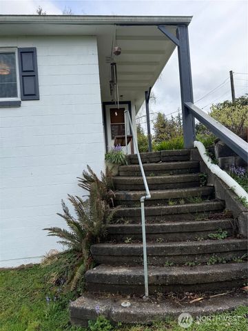 959 Barnhart Street, Raymond, WA 98577