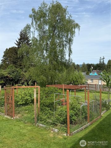 959 Barnhart Street, Raymond, WA 98577