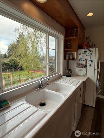 959 Barnhart Street, Raymond, WA 98577