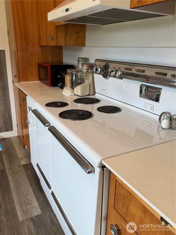 959 Barnhart Street, Raymond, WA 98577