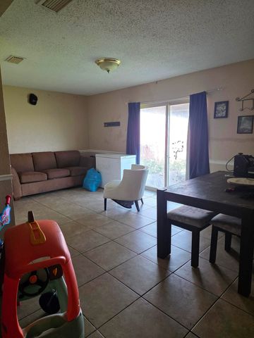 208 Woodgrove Street, Mesquite, TX 75181