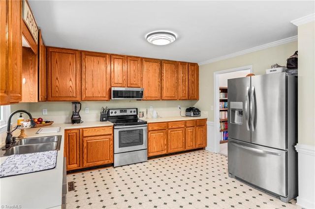 109 Knollwood Lane, King, NC 27021