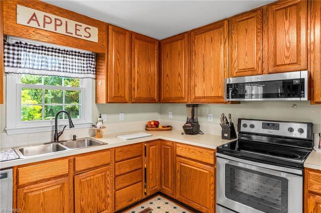 109 Knollwood Lane, King, NC 27021