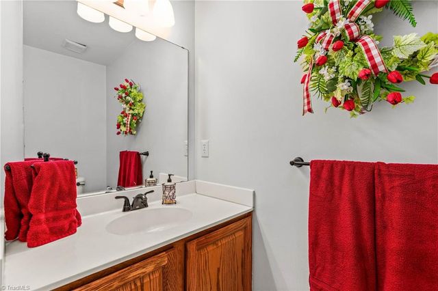 109 Knollwood Lane, King, NC 27021
