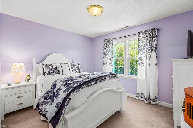 109 Knollwood Lane, King, NC 27021