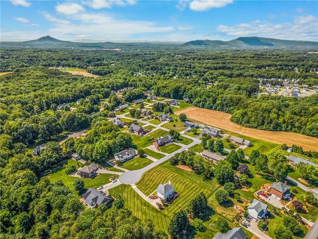 109 Knollwood Lane, King, NC 27021