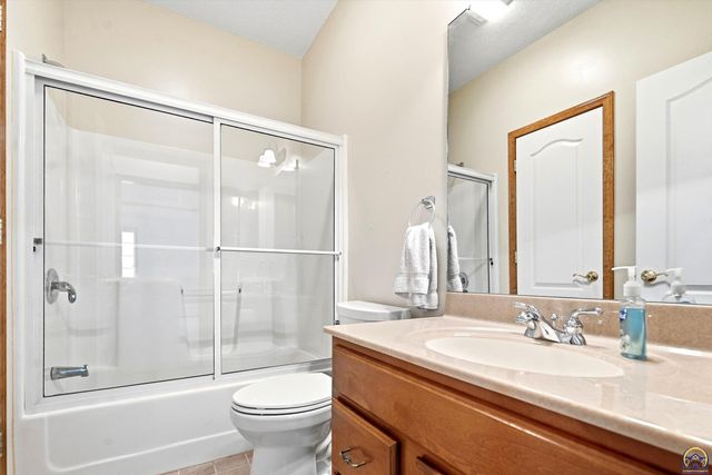 6313 SW Monarch CT, Topeka, KS 66610