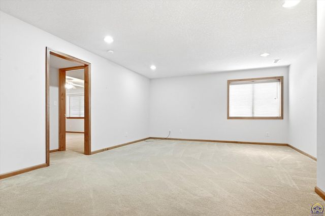 6313 SW Monarch CT, Topeka, KS 66610