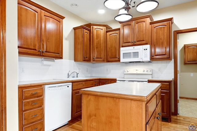 6313 SW Monarch CT, Topeka, KS 66610