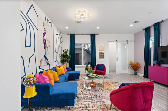 207 E 38th Street A, Houston, TX 77018