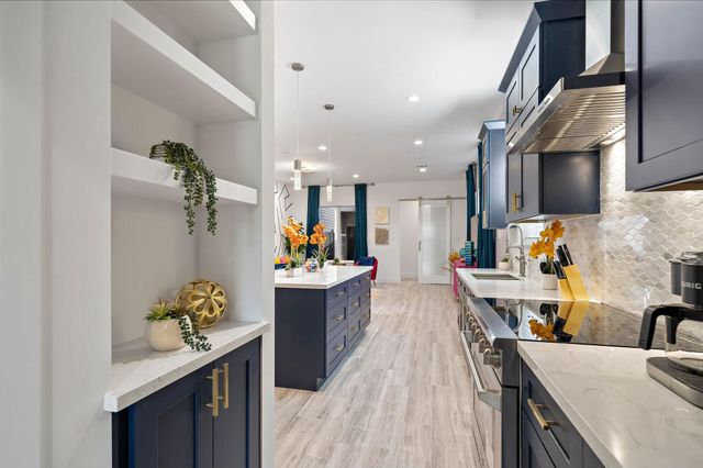 207 E 38th Street A, Houston, TX 77018