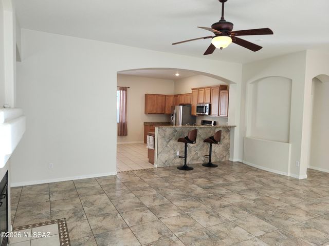 995 W Waxleaf Place, Oro Valley, AZ 85737