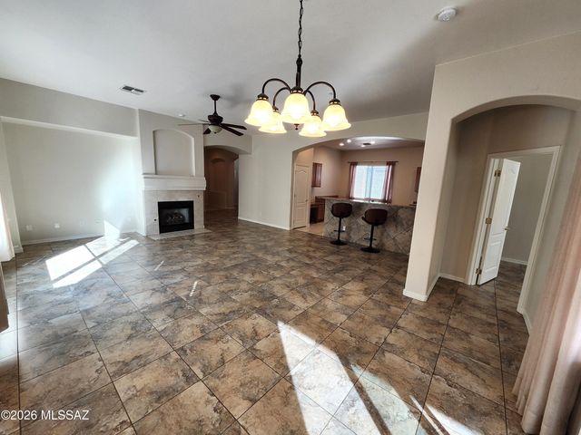 995 W Waxleaf Place, Oro Valley, AZ 85737