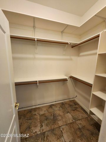 995 W Waxleaf Place, Oro Valley, AZ 85737