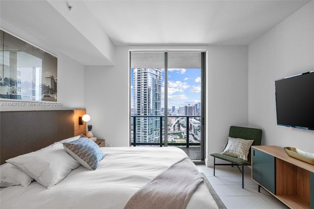 159 NE 6th St 3101, Miami, FL 33132