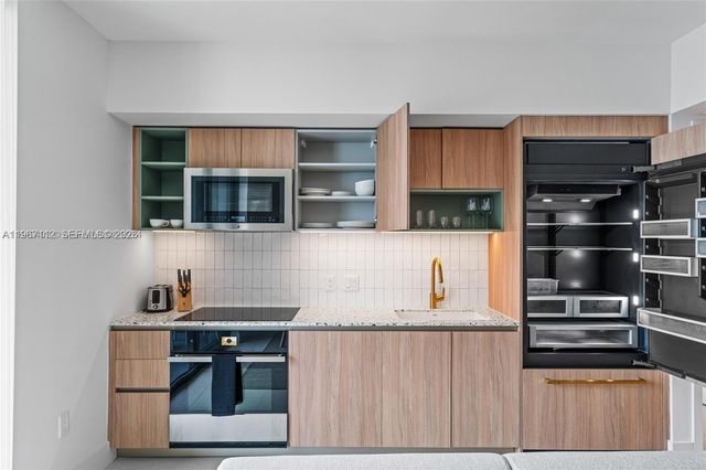 159 NE 6th St 3101, Miami, FL 33132