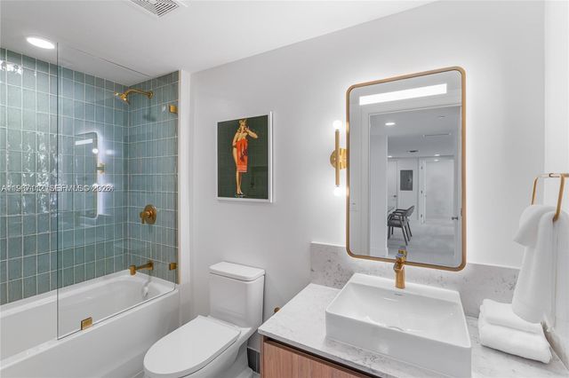 159 NE 6th St 3101, Miami, FL 33132