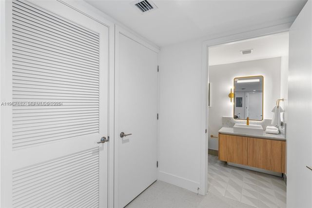 159 NE 6th St 3101, Miami, FL 33132