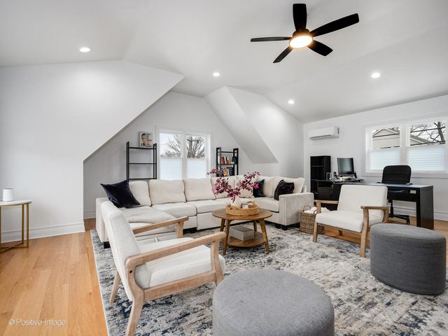 1038 Hayes Avenue, Oak Park, IL 60302